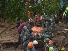 Se suspende temporalmente la búsqueda de víctimas del deslizamiento de tierra en Cisarua
| Se suspende temporalmente la búsqueda de víctimas del deslizamiento de tierra en Cisarua
|