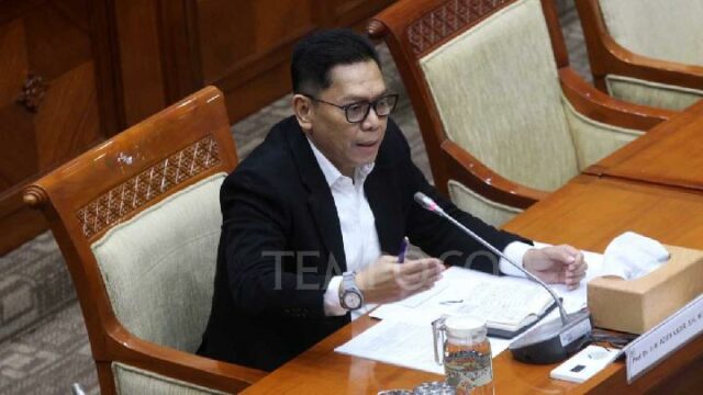 Adies Kadir dijo después de convertirse en juez del Tribunal Constitucional propuesto por Senayan

 | 