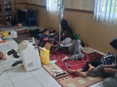 Estudiantes de una escuela primaria de Cianjur sospechosos de intoxicación tras ingerir MBG
| Estudiantes de una escuela primaria de Cianjur sospechosos de intoxicación tras ingerir MBG
|