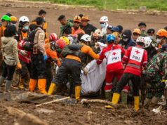 Equipo SAR evacua 47 cadáveres de víctimas del deslizamiento de tierra en Cisarua
| Equipo SAR evacua 47 cadáveres de víctimas del deslizamiento de tierra en Cisarua
|