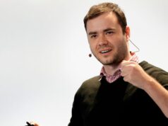 El exjefe de IA de Tesla nota «atrofia» en las habilidades de codificación manual a medida que la IA gana
| Tech,AI,andrej-karpathy,tesla,openai,vibe-coding,claude-code,ai El exjefe de IA de Tesla nota "atrofia" en las habilidades de codificación manual a medida que la IA gana
| Tech,AI,andrej-karpathy,tesla,openai,vibe-coding,claude-code,ai