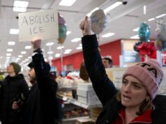 Los empleados de Target instan a la empresa a mantener a ICE fuera de las tiendas
| Retail,target,minnesota,minneapolis,ice,ice-2026,retail Los empleados de Target instan a la empresa a mantener a ICE fuera de las tiendas
| Retail,target,minnesota,minneapolis,ice,ice-2026,retail