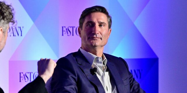 Starbucks obliga a Brian Niccol a utilizar el avión de la empresa para viajes personales

 | Retail,starbucks,brian-niccol