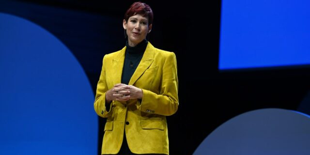 Algunos empleados de Amazon reciben una invitación en el calendario para discutir los próximos recortes de empleo

 | Tech,amazon-company,layoff,business,amazon-web-services,technology,cloud-computing,exclusive,limited-synd,job-cuts,layoffs