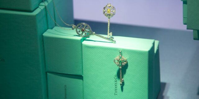 Tiffany & Co. pone su mirada en Gold Girlies | Tiffany & Co. pone su mirada en Gold Girlies
| Retail,tiffany-and-co,gold,silver