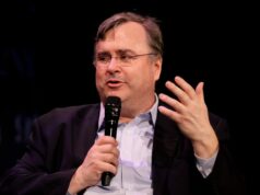 Reid Hoffman advierte a los directores ejecutivos contra el silencio en la era Trump
| Tech,Politics,reid-hoffman Reid Hoffman advierte a los directores ejecutivos contra el silencio en la era Trump
| Tech,Politics,reid-hoffman
