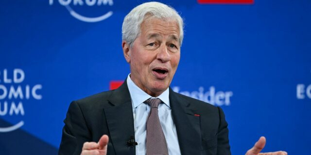 JPMorgan se suma a la lista de empresas que contribuyen JPMorgan se suma a la lista de empresas que contribuyen a las 'cuentas Trump'
| Finance,jpmorgan,jamie-dimon,trump