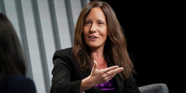 Lea el correo electrónico que Amazon envía a los empleados Lea el correo electrónico que Amazon envía a los empleados despedidos
| Tech,Enterprise,amazon,layoffs,limited-synd,exclusive