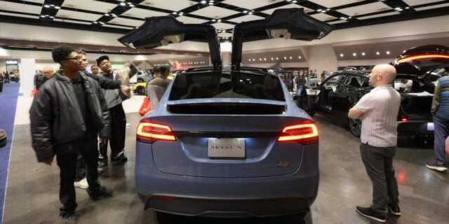 Elon Musk dice que Tesla abandonará el Model S y

 | Transportation,tesla,elon-musk