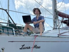 Dejé los EE. UU., conservé mi trabajo y trabajo desde mi barco frente a la costa de Tailandia.
| Travel,Careers,as-told-to,contributor-2026,remote-work,boat-life,sailing,office-jobs,travel Dejé los EE. UU., conservé mi trabajo y trabajo desde mi barco frente a la costa de Tailandia.
| Travel,Careers,as-told-to,contributor-2026,remote-work,boat-life,sailing,office-jobs,travel