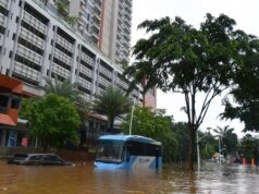 La carretera Transjakarta está suspendida temporalmente debido a las inundaciones La carretera Transjakarta está suspendida temporalmente debido a las inundaciones