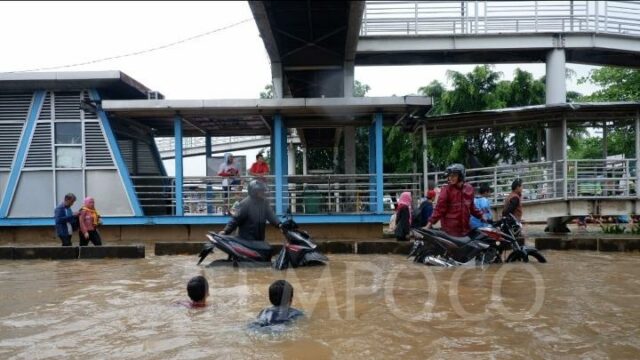 Lista de ajustes de ruta de Transjakarta debido a las Lista de ajustes de ruta de Transjakarta debido a las inundaciones