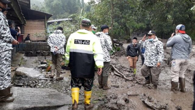 Antes del deslizamiento de tierra, las inundaciones repentinas afectaron a Cisarua

