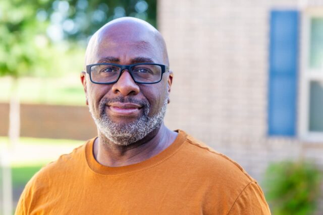 Tengo que gastar 15.000 dólares en mi tejado. ¿Debo tomarlo de mi cuenta Roth IRA, 401(k), IRA o del mercado monetario?

 | 