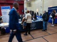 El jefe de la Reserva Federal, Powell, dijo que el frágil mercado laboral estadounidense se había estabilizado. Las bajas solicitudes de desempleo respaldan esto.
| El jefe de la Reserva Federal, Powell, dijo que el frágil mercado laboral estadounidense se había estabilizado. Las bajas solicitudes de desempleo respaldan esto.
|