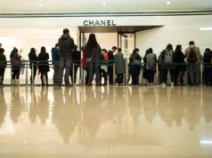 La “fobia al lujo” está alejando a los chinos del consumo ostentoso y recurriendo a las marcas nacionales como “héroes locales”.
| La “fobia al lujo” está alejando a los chinos del consumo ostentoso y recurriendo a las marcas nacionales como “héroes locales”.
|