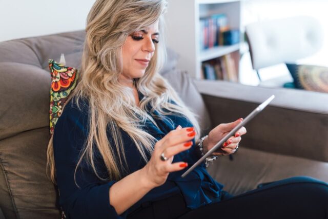 Tengo 46 años y todavía uso la cuenta de Netflix de mi exnovio. ¿Es esto un robo?

 | 