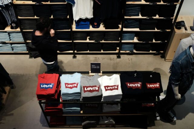 Así podría ser el 2026 para Levi's: más vestidos, menos Así podría ser el 2026 para Levi's: más vestidos, menos denim y un 'estilista' de IA
|