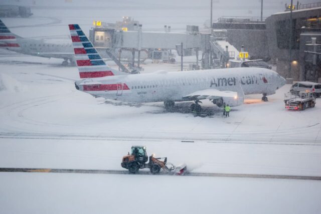 10.000 vuelos cancelados, 200 millones de dólares afectados por la tormenta y caída de las acciones: la mala semana de American Airlines

 | 