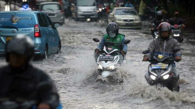 BPBD Yakarta: 69 RT sumergidos por las inundaciones

 | 