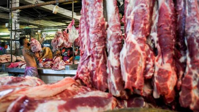 Los comerciantes de carne de cerdo de Medan protestan para rechazar la SE del alcalde

 | 