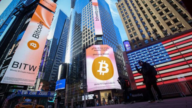 Bitcoin sangra por segundo día consecutivo y captura casi 72.000 dólares

 | 
