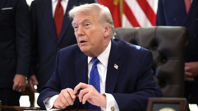 Los mineros de tierras raras saltan mientras Trump supuestamente mira las reservas de minerales

 | 