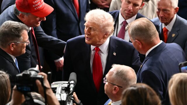 Trump apenas menciona a China en su discurso más largo sobre el Estado de la Unión

 | 