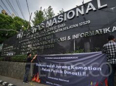 Se prohíbe a los estudiantes protestar durante la ceremonia de graduación en Fadli Zon
| Se prohíbe a los estudiantes protestar durante la ceremonia de graduación en Fadli Zon
|