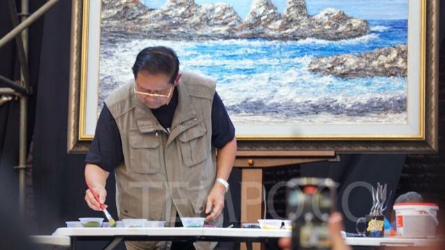 La pintura del caballo de fuego de SBY se subasta y se vende por 6.500 millones de IDR

 | 