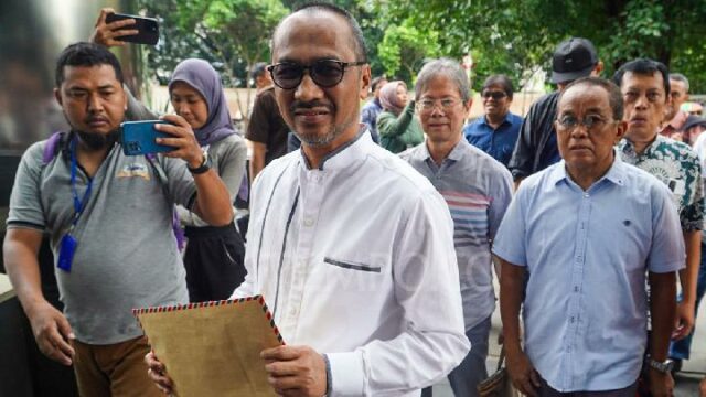 Abraham Samad: personalidades se reúnen con Prabowo para discutir la reforma policial

 | 