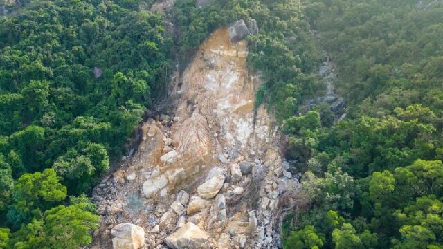 Se produjo un deslizamiento de tierra en Pangalengan el domingo por la tarde, dos niños pequeños murieron

 | 