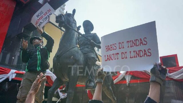 Coalición Civil: La brutalidad policial provoca disturbios en la protesta Coalición Civil: La brutalidad policial provoca disturbios en la protesta de agosto
|