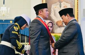 Teddy: 96 millones de ciudadanos confían en Prabowo más que los observadores
| TNI AD: El secretario del gabinete, Teddy, participa en la educación regular de Seskoad
|