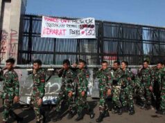 Comisión revela indicios de participación del TNI en protesta de agosto
| Comisión revela indicios de participación del TNI en protesta de agosto
|