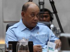 Criticada la concesión de la Estrella de Servicio Principal al director de BGN
| Criticada la concesión de la Estrella de Servicio Principal al director de BGN
|