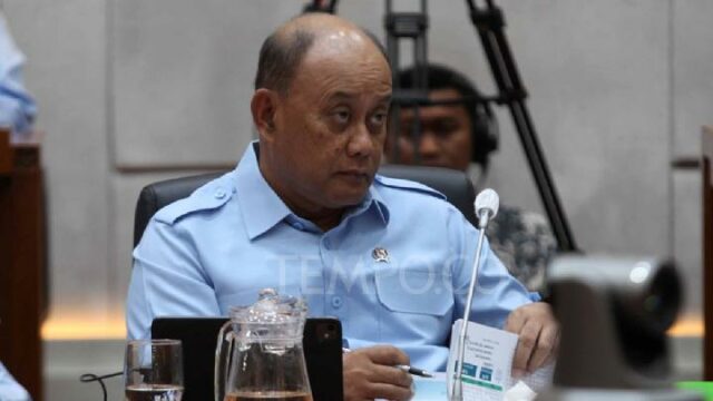 Criticada la concesión de la Estrella de Servicio Principal al director de BGN

 | 