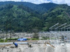 Se construyen 4.263 refugios en tres zonas de desastre de Sumatra
| Se construyen 4.263 refugios en tres zonas de desastre de Sumatra
|