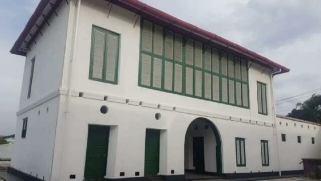 Se derrumba un edificio del patrimonio cultural en Siak y 16 estudiantes resultan heridos

 | 