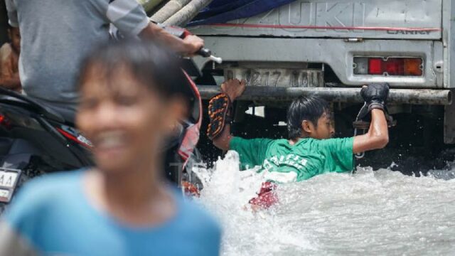 Inundaciones generalizadas en Yakarta: 90 RT y 6 carreteras afectadas

 | 