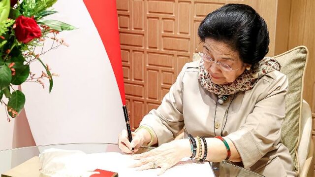 Megawati: Indonesia debe tener confianza, firmeza, coraje y paciencia

 | 