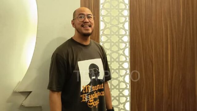 Pandji Pragiwaksono recibe consejos durante la audiencia con MUI | Pandji Pragiwaksono recibe consejos durante la audiencia con MUI
|