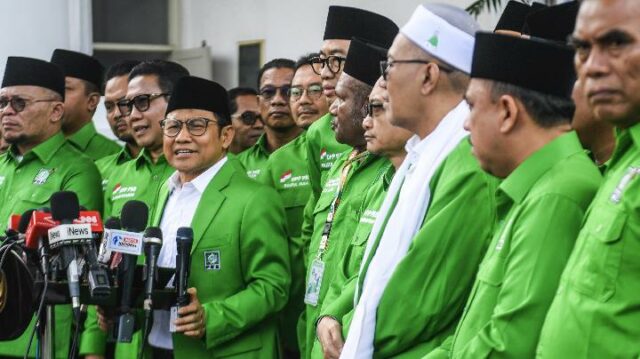 Cak Imin apoya a Prabowo durante 2 períodos, analista: Cawapres Lyrics

 | 