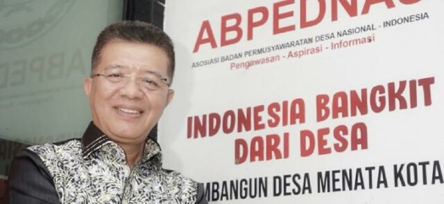 Abpednas, guardia del pueblo conduciendo un motor

 | 