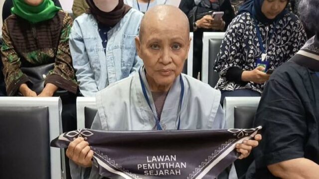 La madre de Ita Martadinata lloró durante la audiencia del juicio a Fadli Zon

 | 