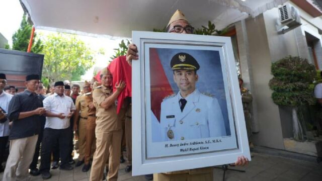 El funeral del vicerregente de Klaten se celebró de forma oficial

 | 