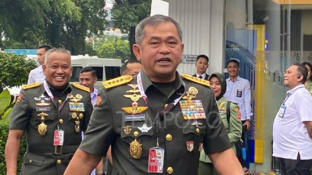 Prabowo convoca a altos funcionarios del TNI-Polri al palacio esta mañana

 | 