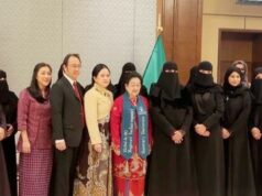 Megawati anima a las mujeres a poder hacer cualquier cosa
| Megawati anima a las mujeres a poder hacer cualquier cosa
|