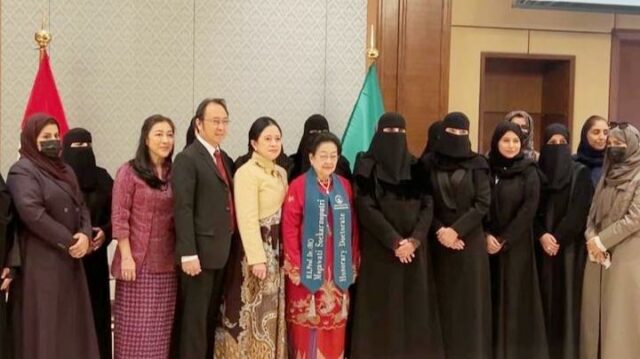 Megawati anima a las mujeres a poder hacer cualquier cosa

 | 