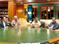 Prabowo se encuentra con Prajogo Pangestu y Aguan en Hambalang
| Prabowo se encuentra con Prajogo Pangestu y Aguan en Hambalang
|